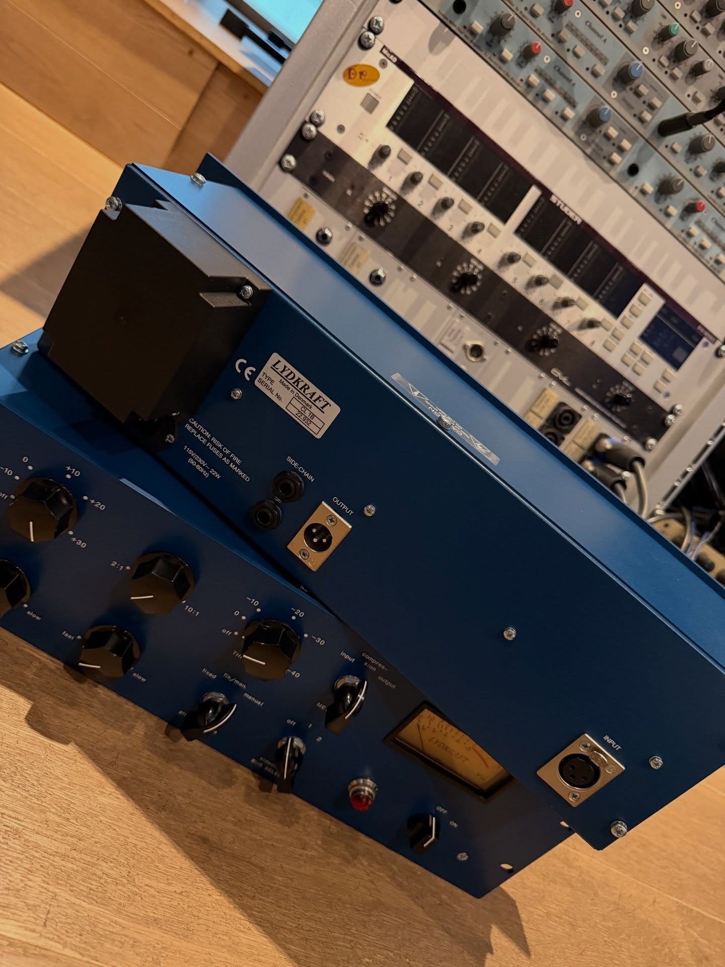 Outboard-Detail: Lydkraft-Kompressor und Studer-Rack